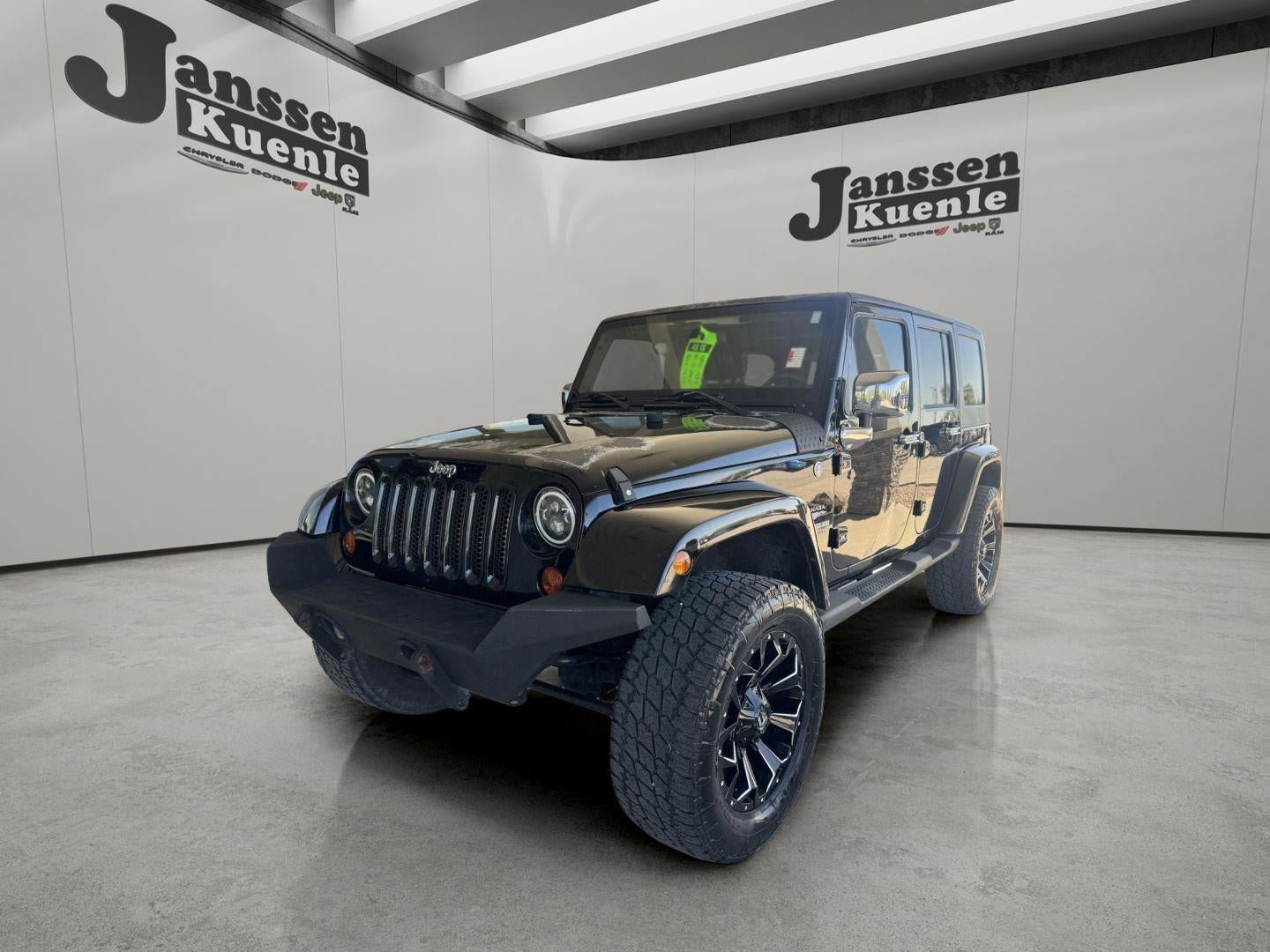 Used 2009 Jeep Wrangler Unlimited Sahara w/ Mopar Leather Group AWD/4WD image 5