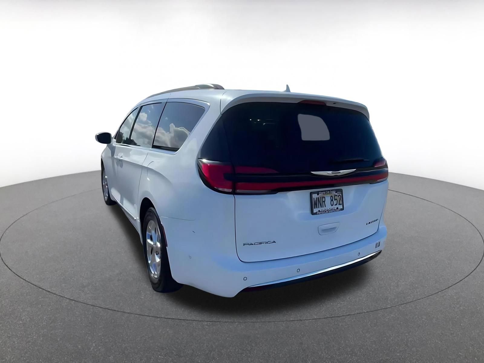 Used 2022 Chrysler Pacifica Limited FWD image 11