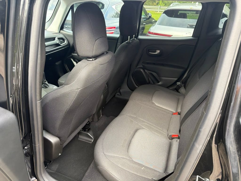 Used 2023 Jeep Renegade Latitude AWD/4WD image 11