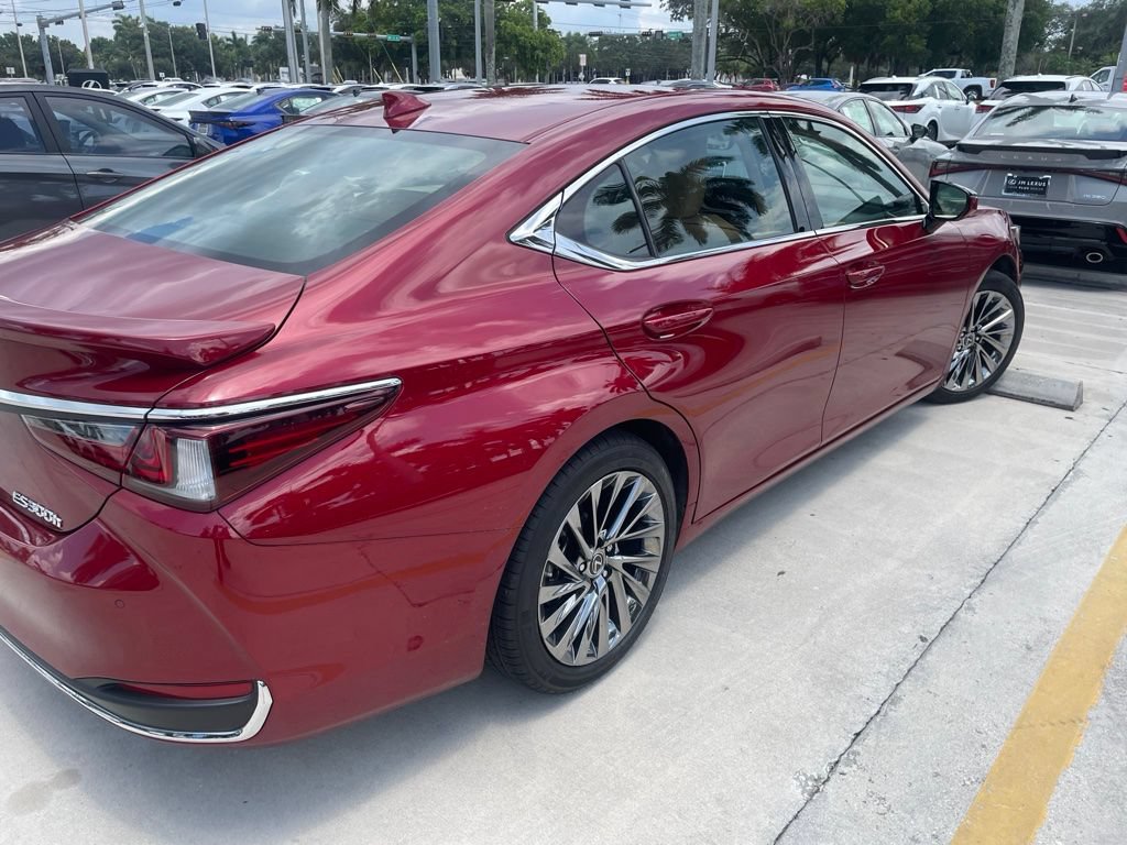 Used 2025 Lexus ES 300h w/ Technology Package FWD image 9