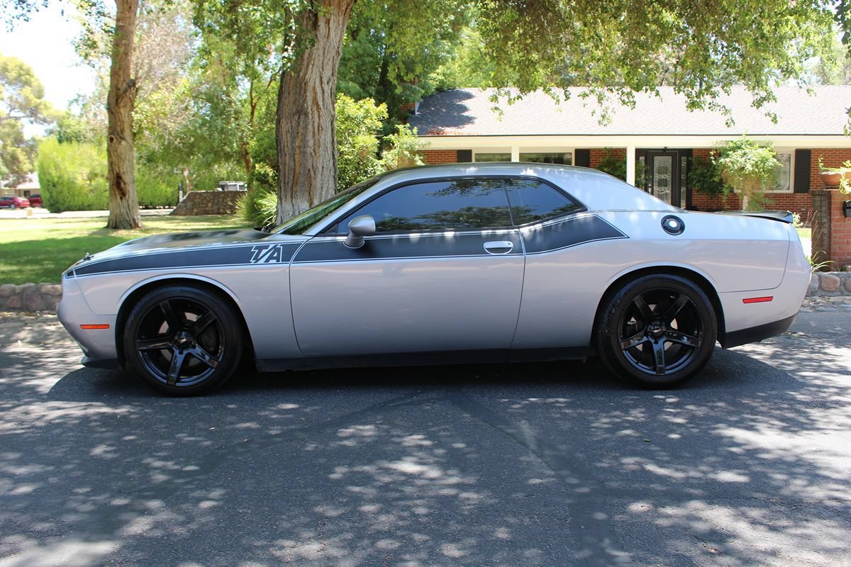 Used 2018 Dodge Challenger R/T w/ Quick Order Package 22P T/A RWD image 2