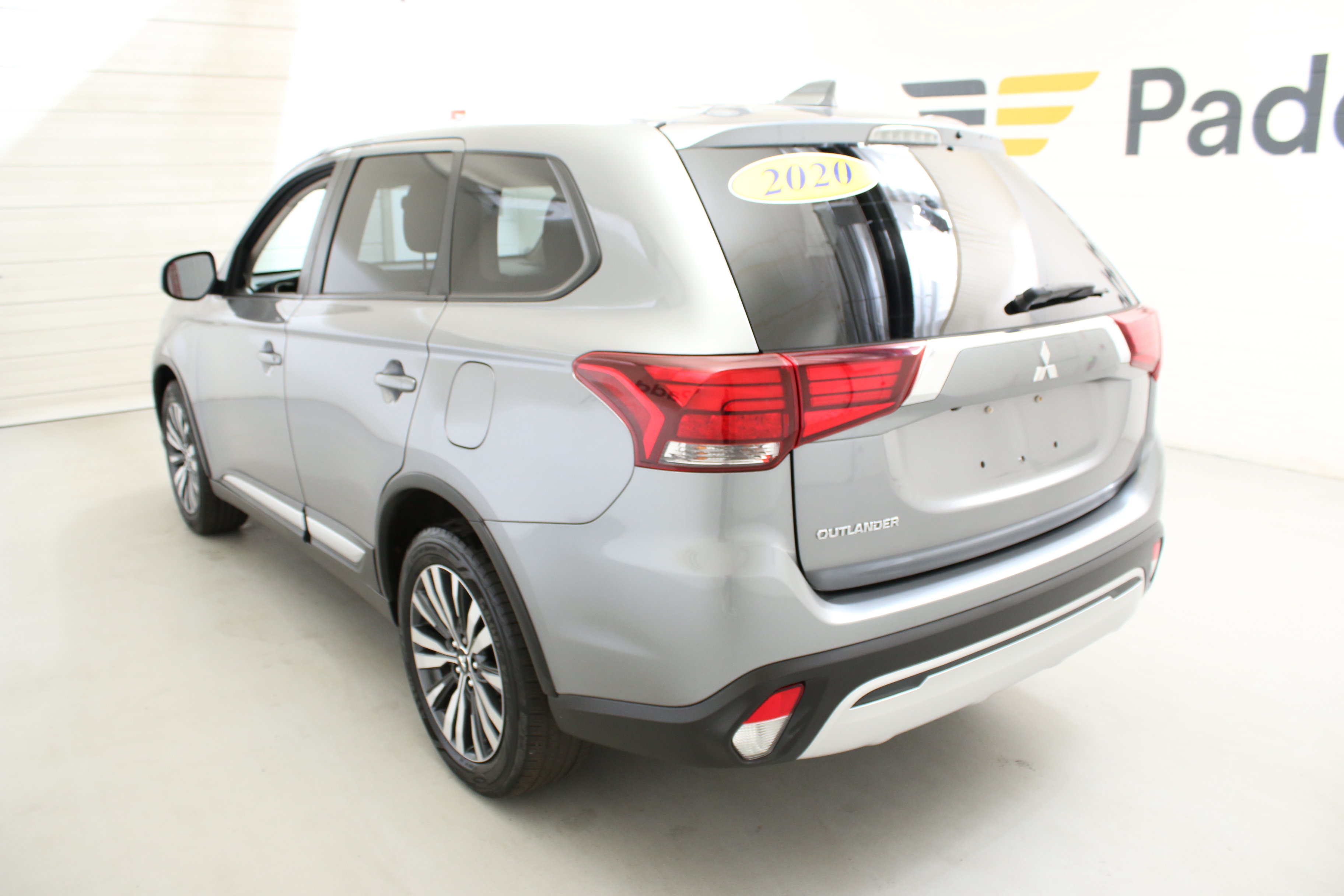 Used 2020 Mitsubishi Outlander ES AWD/4WD image 6