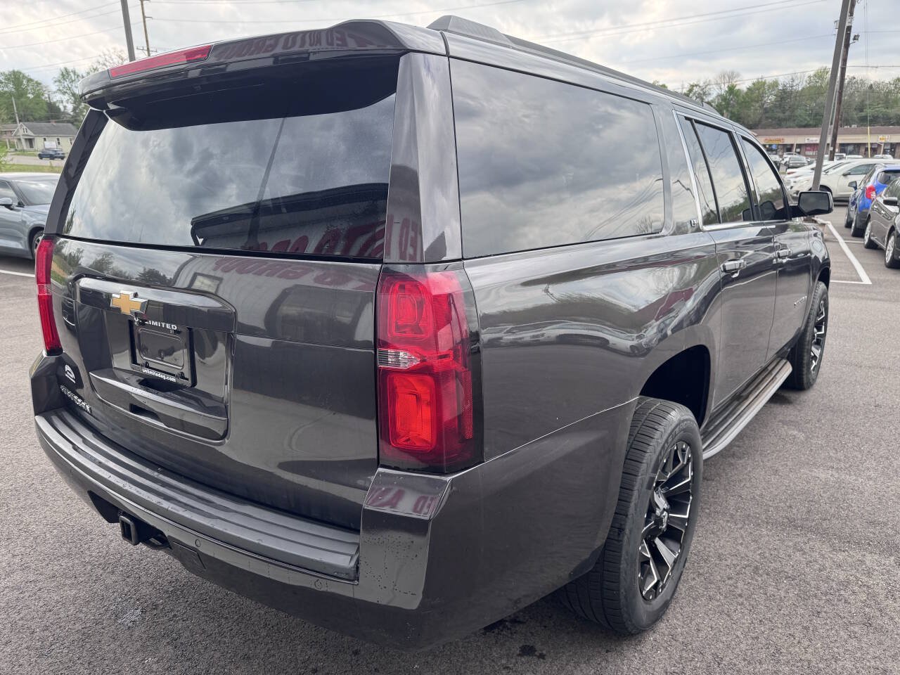Used 2018 Chevrolet Suburban LT AWD/4WD image 7