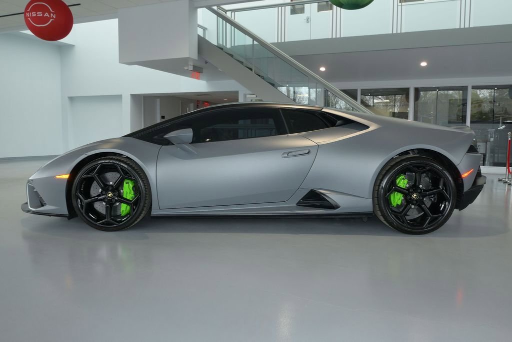 Used 2023 Lamborghini Huracan EVO RWD image 10