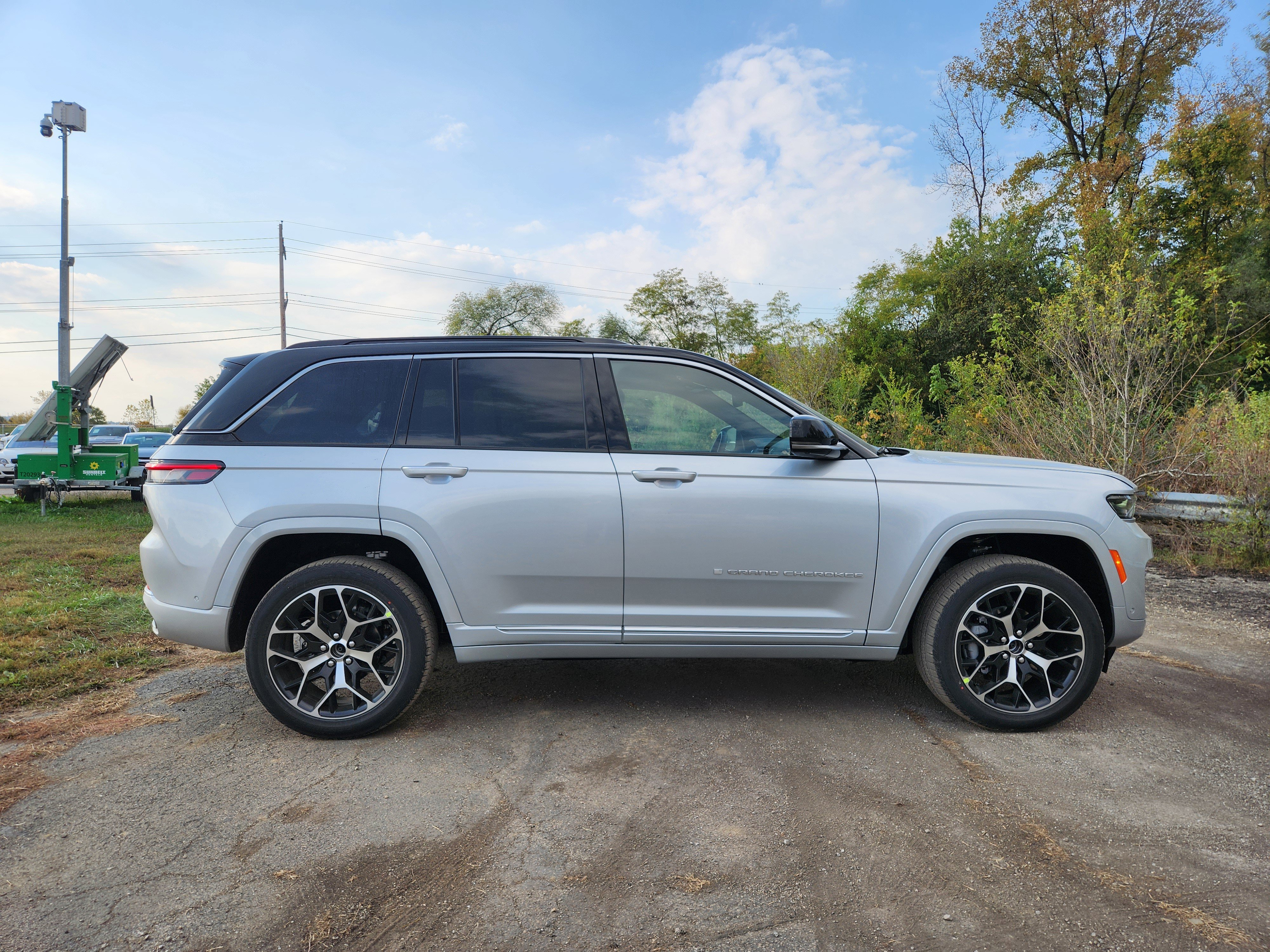 New 2025 Jeep Grand Cherokee Summit AWD/4WD image 16