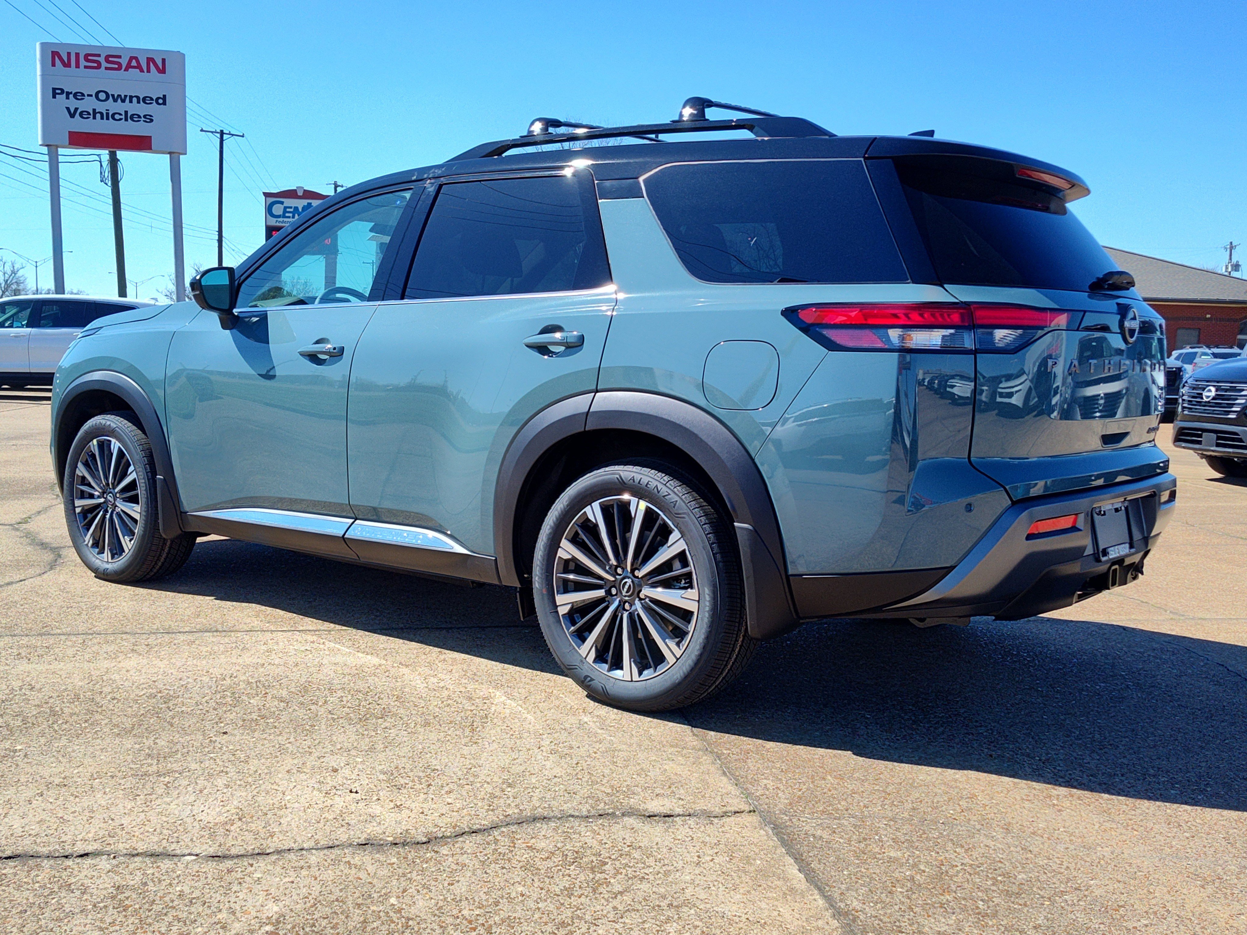 New 2026 Nissan Pathfinder Platinum image 3