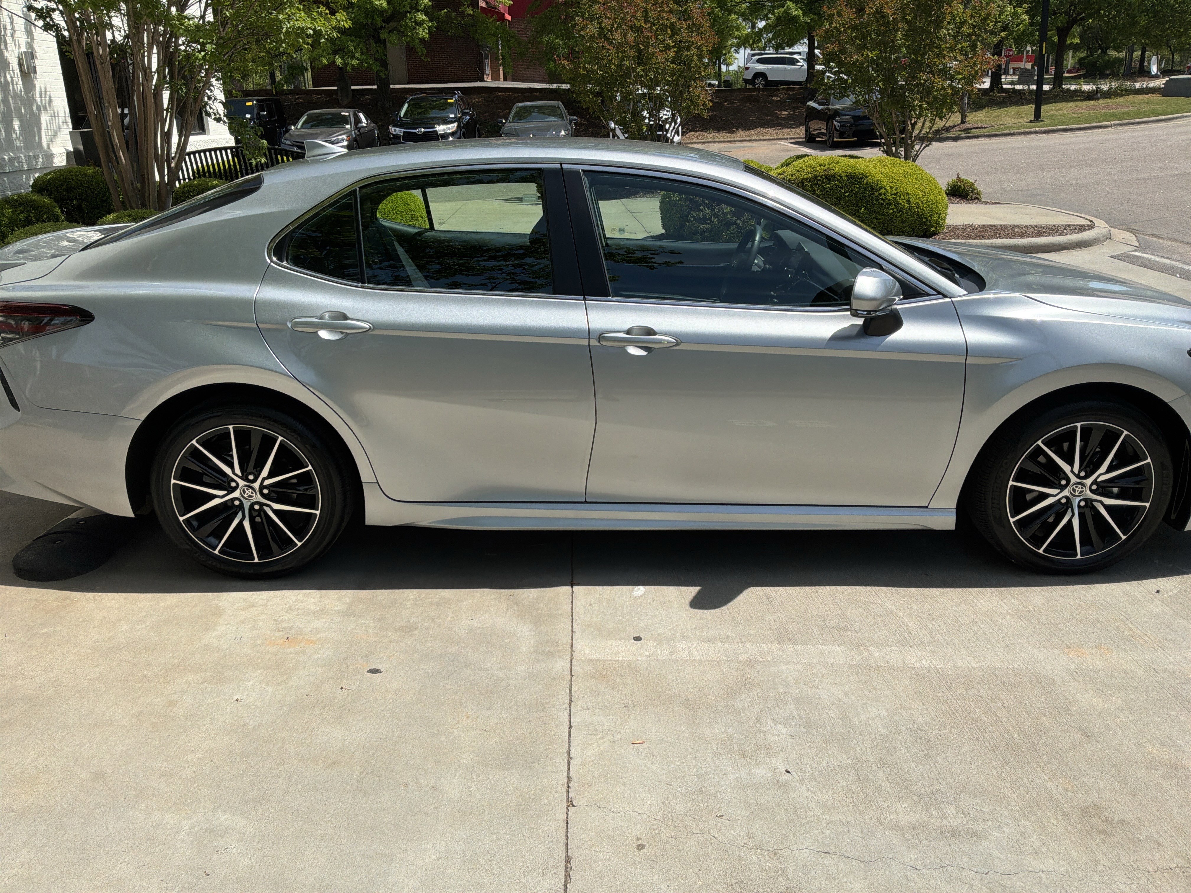 Used 2023 Toyota Camry SE w/ Convenience Package image 11