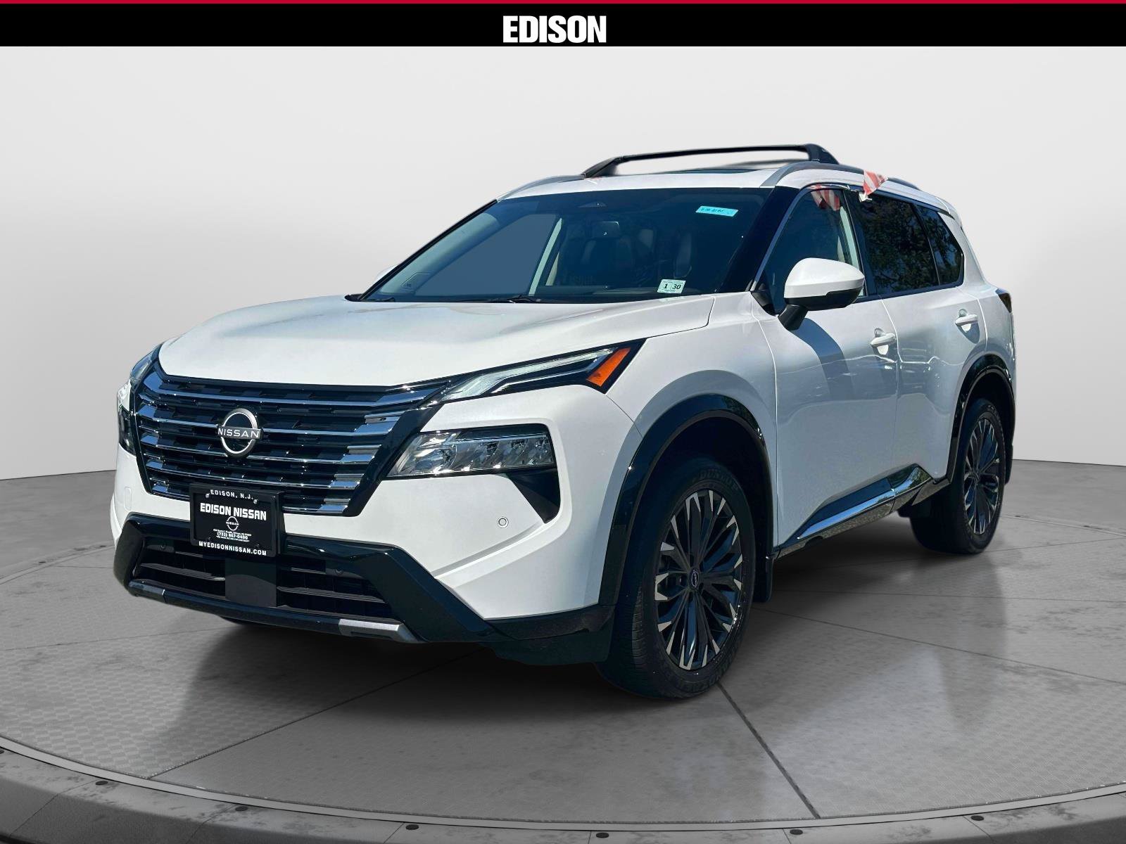 Used 2025 Nissan Rogue Platinum w/ Platinum Premium Package AWD/4WD image 2