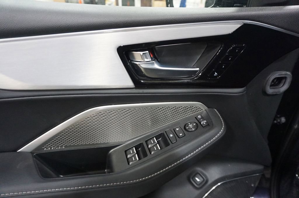 Used 2023 Acura MDX SH-AWD w/ Technology Package image 4