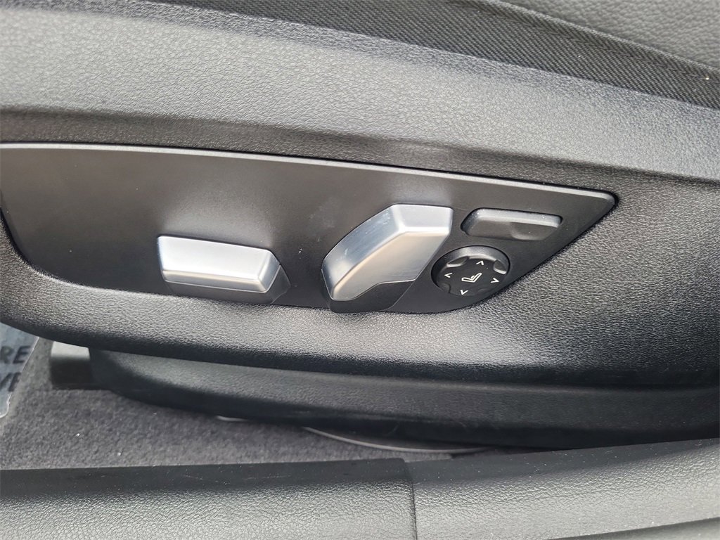 Used 2022 BMW 530e xDrive 530e iPerformance w/ Premium Package image 18