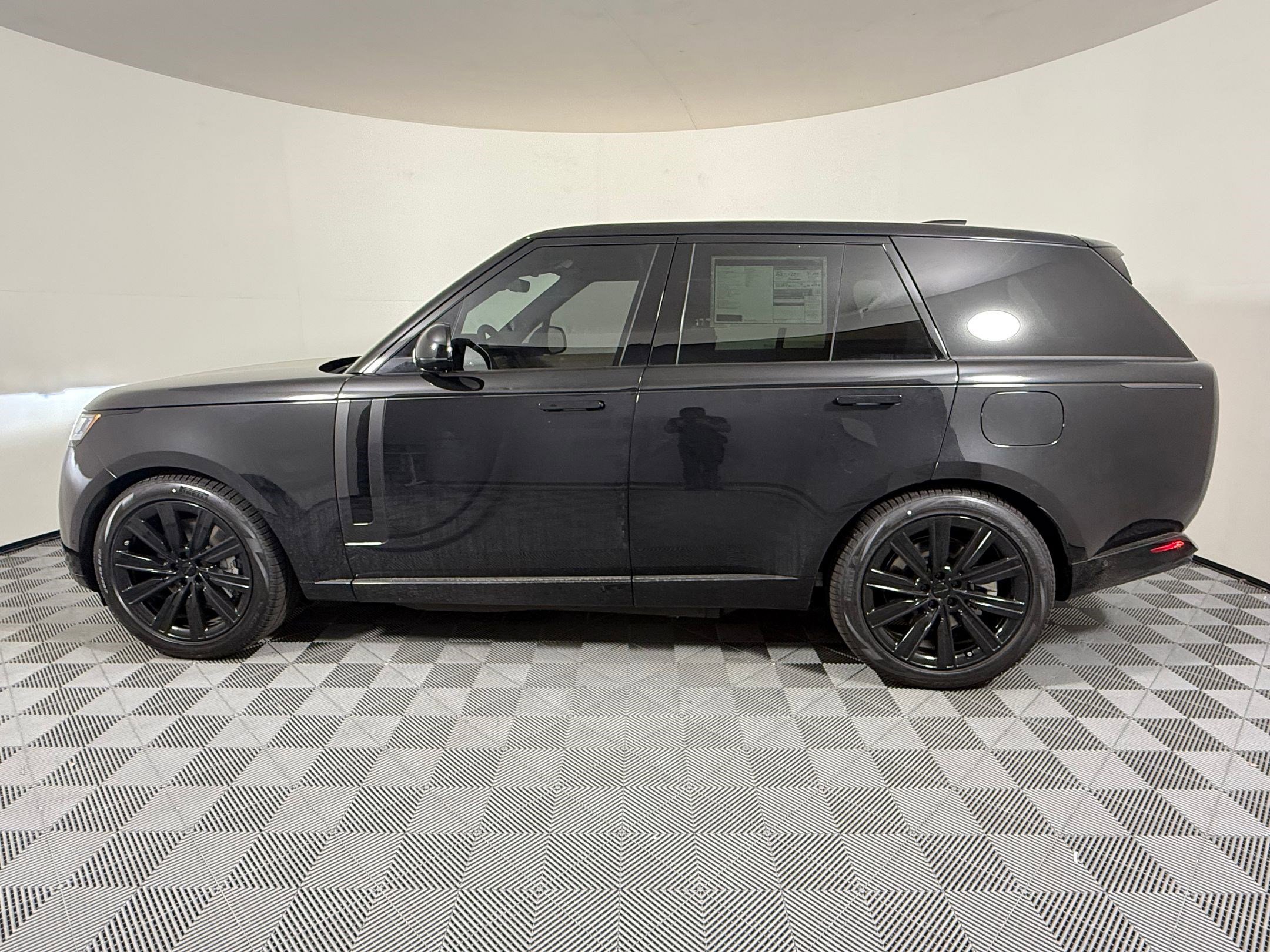New 2026 Land Rover Range Rover SE AWD/4WD image 2