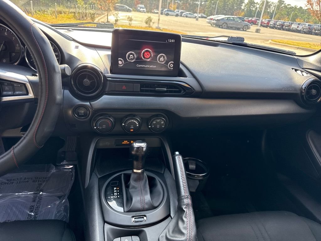 Used 2019 MAZDA MX-5 Miata Sport w/ I-ACTIVSENSE Sport Package image 17