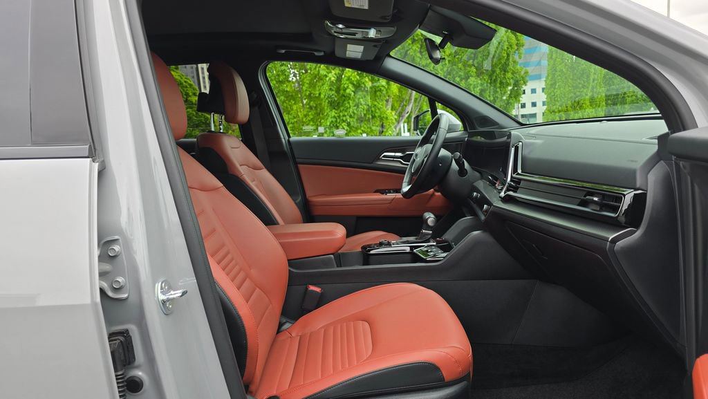 Certified 2025 Kia Sportage SX FWD image 12