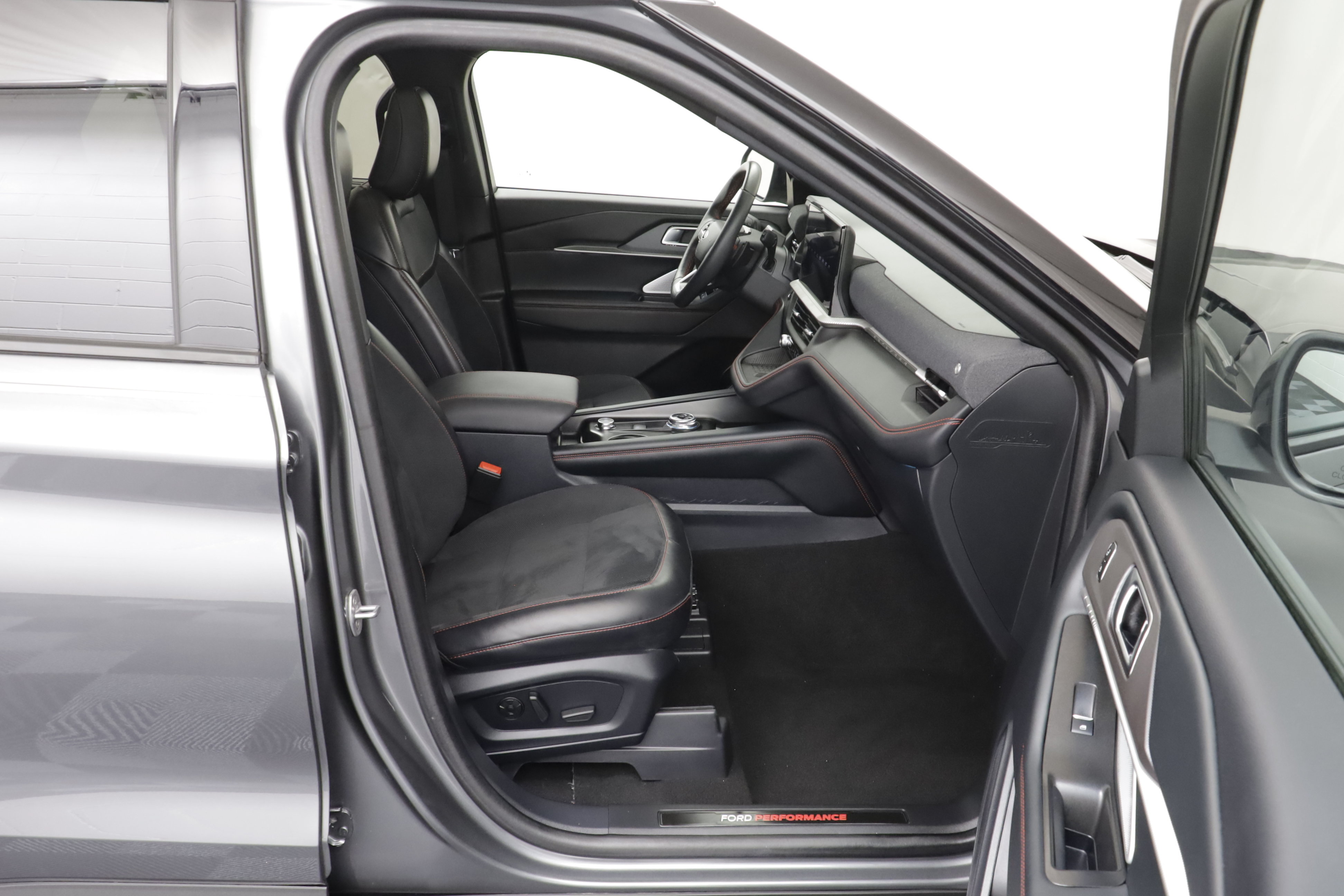 Used 2025 Ford Explorer ST AWD/4WD image 25