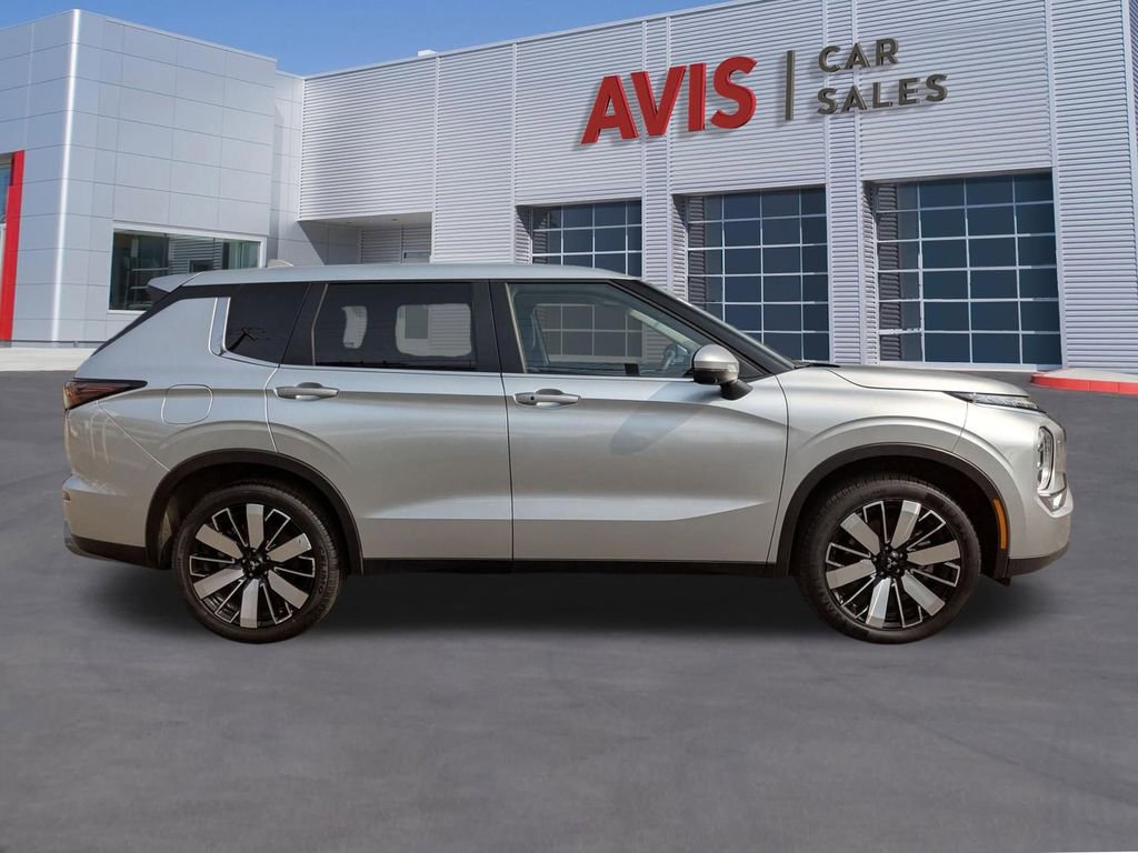 Used 2025 Mitsubishi Outlander SE AWD/4WD image 7