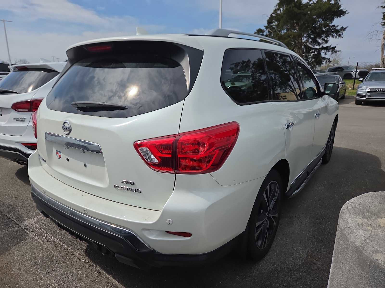Used 2020 Nissan Pathfinder Platinum image 5