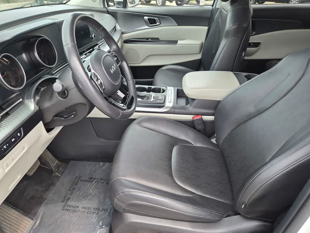 Used 2024 Kia Carnival LX FWD image 17