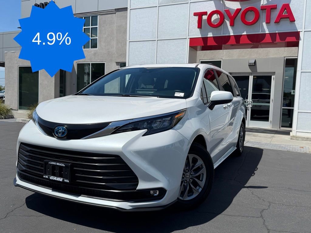 Used 2025 Toyota Sienna XLE w/ XLE Plus Package AWD/4WD image 5