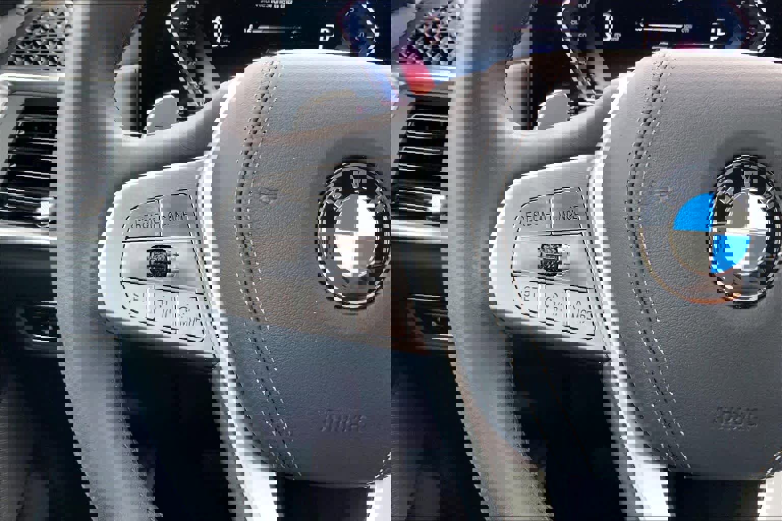 Certified 2025 BMW X7 xDrive40i w/ Premium Package image 16