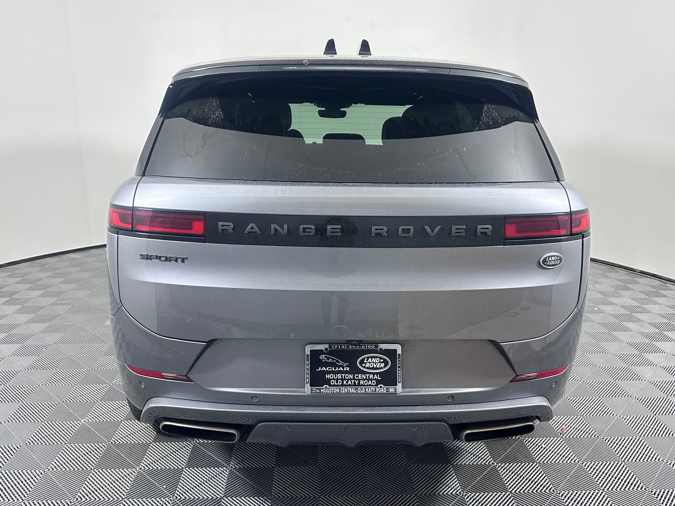 Used 2023 Land Rover Range Rover Sport SE Dynamic image 8