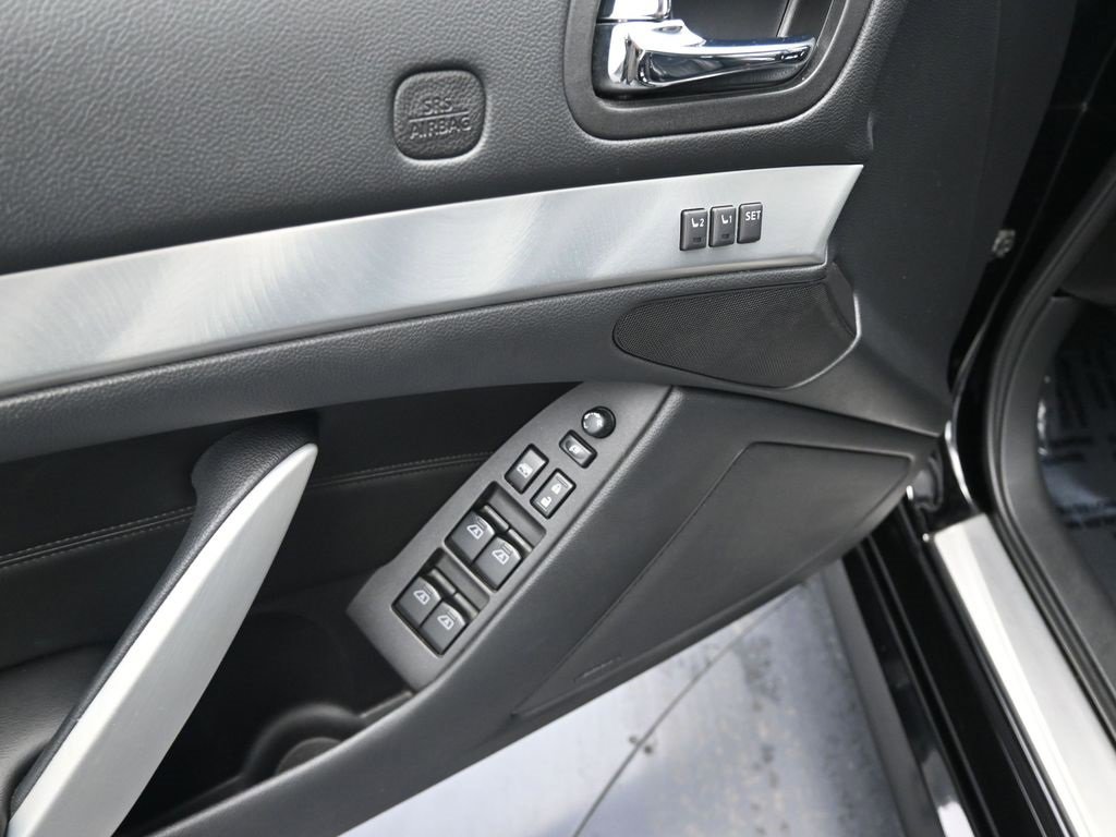 Used 2014 INFINITI Q60 Convertible w/ Premium Package image 11