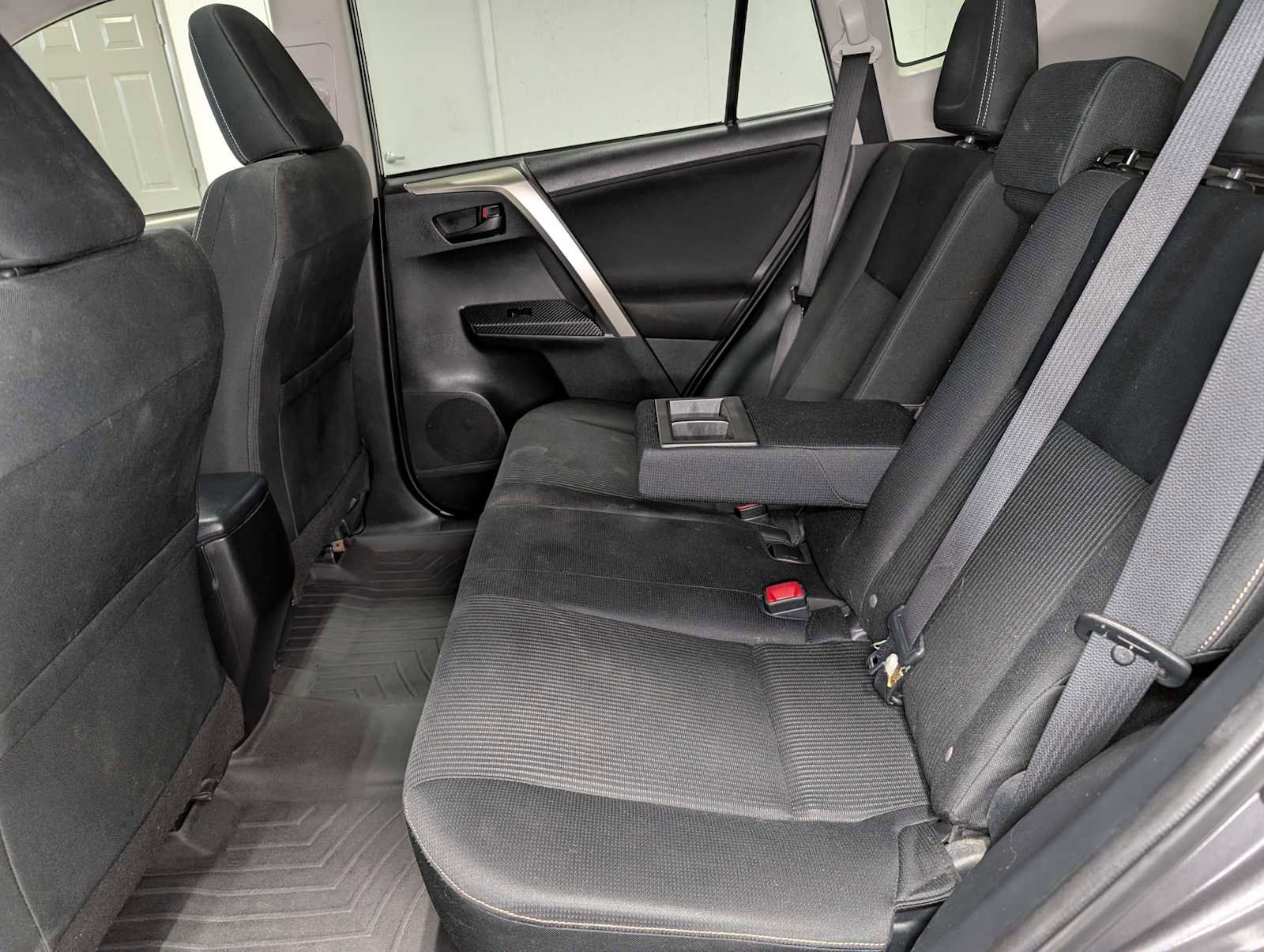 Used 2013 Toyota RAV4 XLE image 24