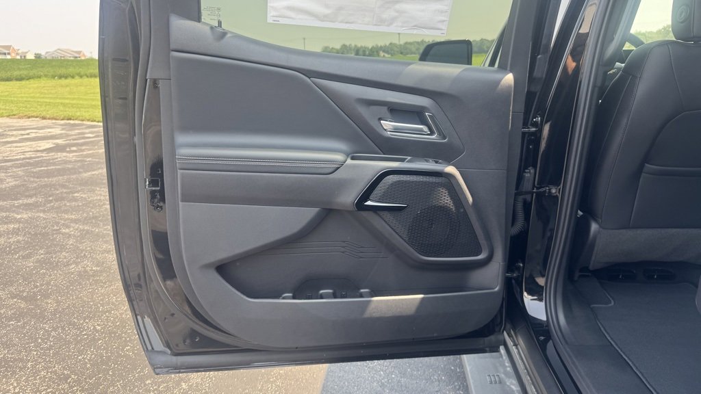 New 2025 Chevrolet Silverado EV LT image 14