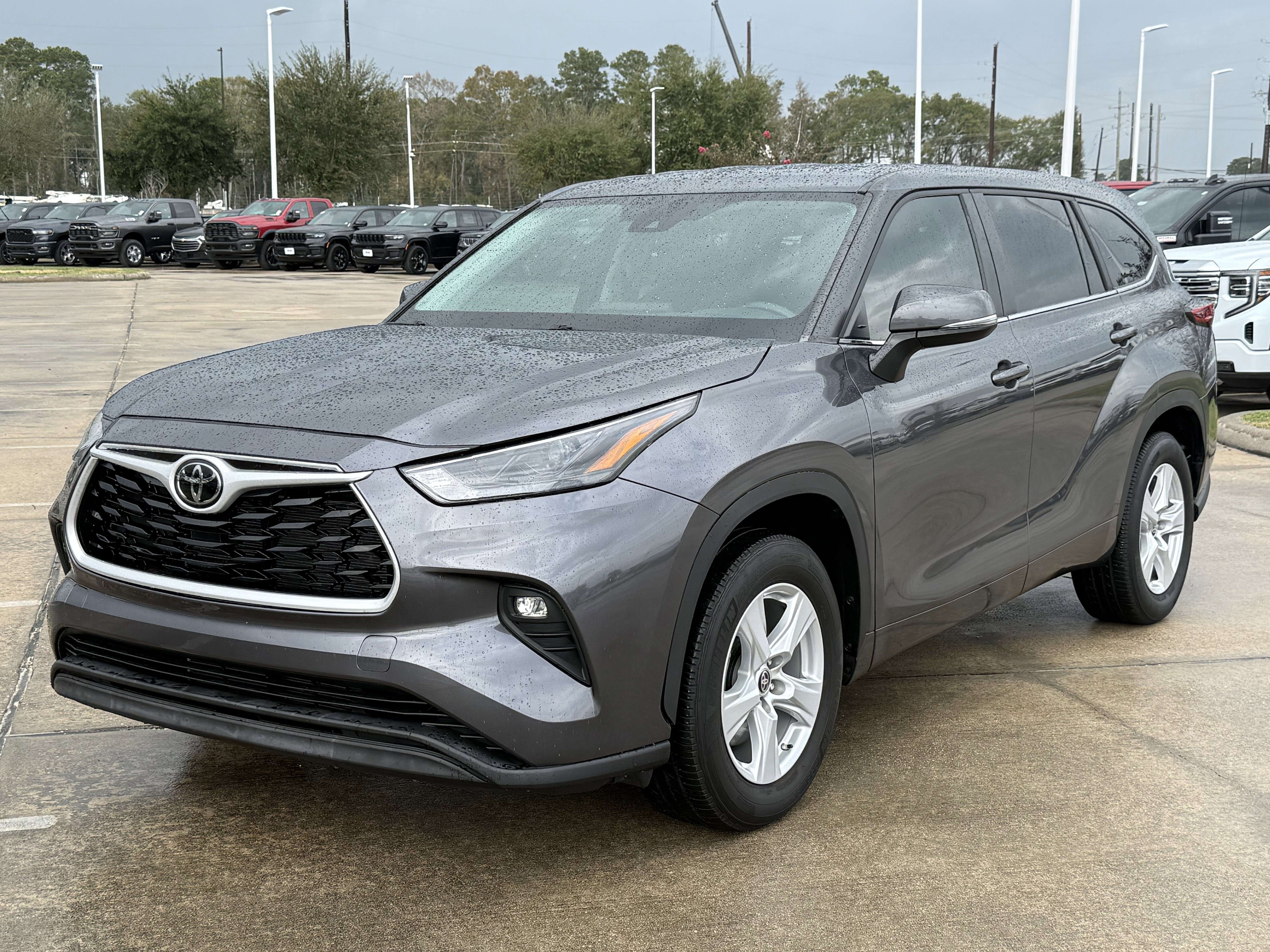 Used 2023 Toyota Highlander L image 9