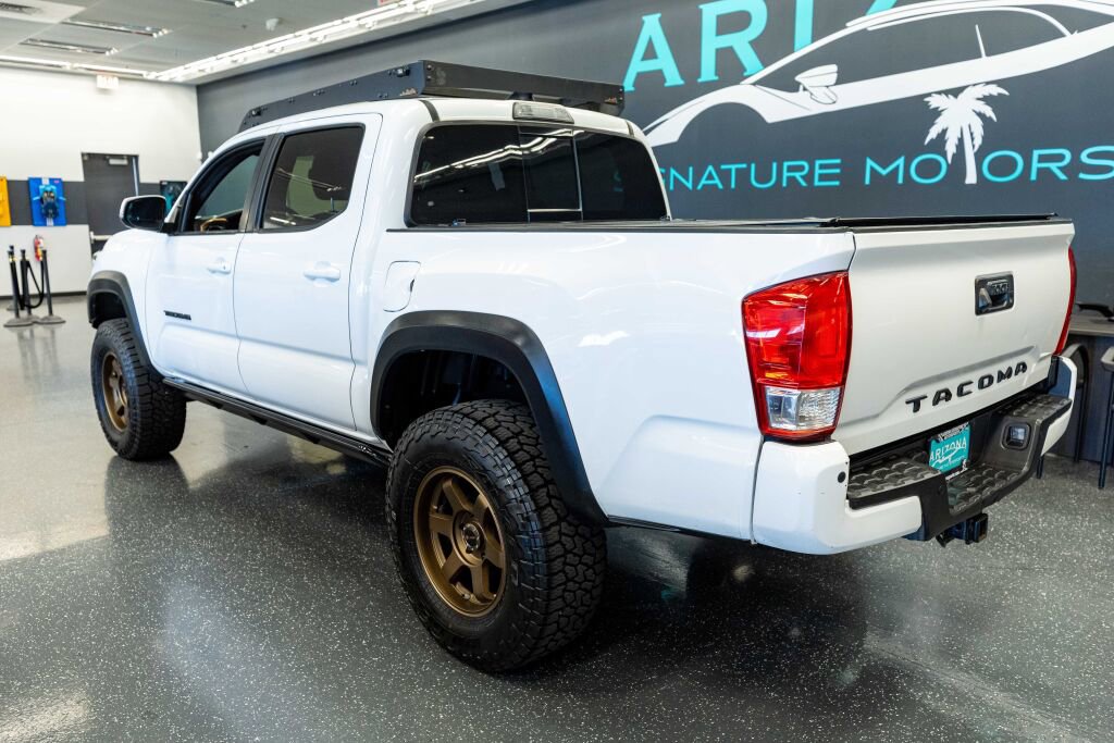 Used 2017 Toyota Tacoma TRD Off-Road image 9