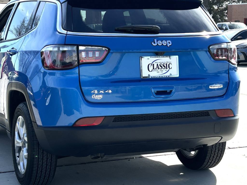 Used 2025 Jeep Compass Latitude AWD/4WD image 6