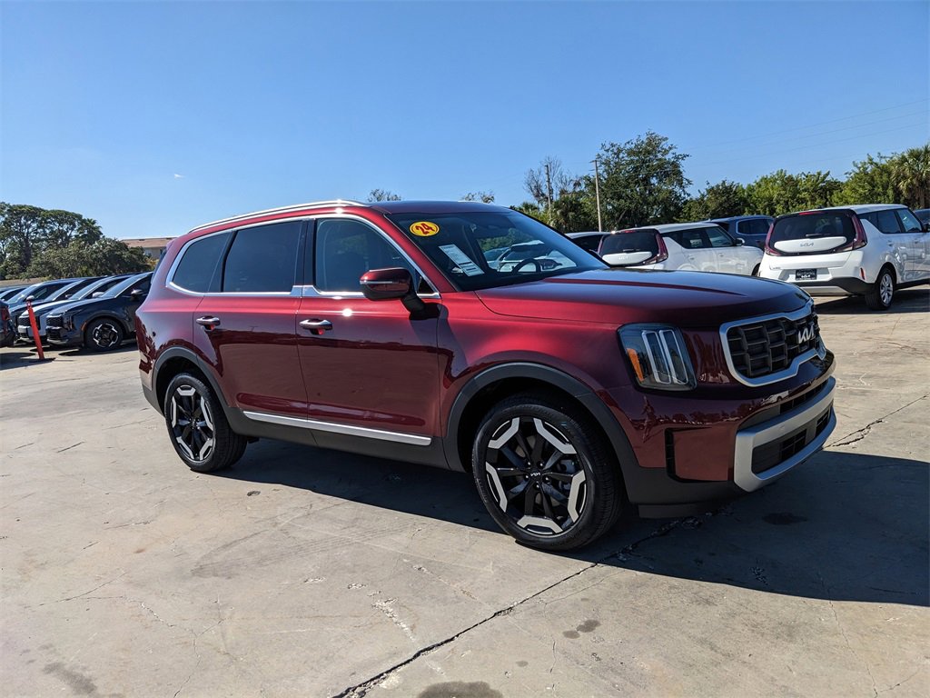 Used 2024 Kia Telluride S w/ S Sunroof Package image 3