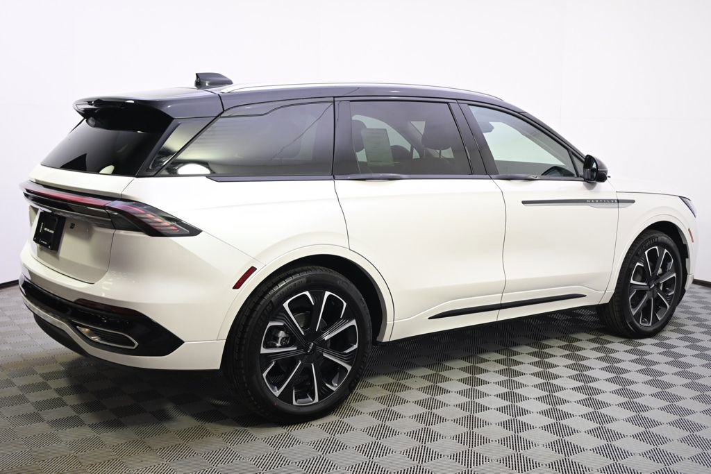 New 2026 Lincoln Nautilus Reserve image 7