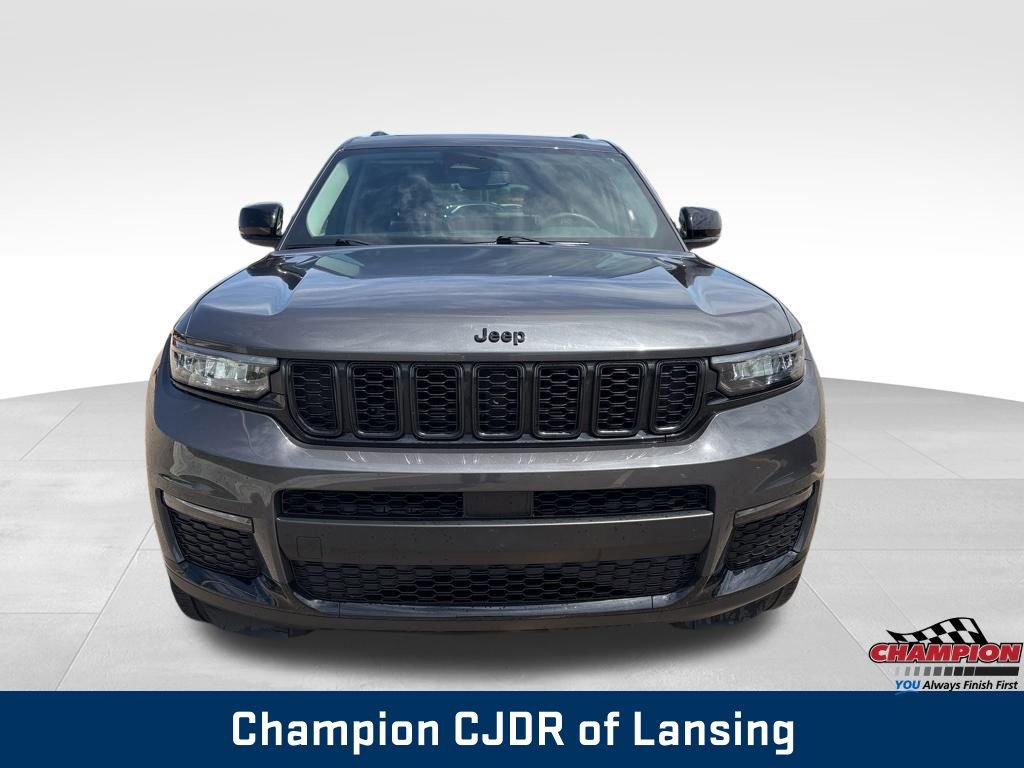 Used 2023 Jeep Grand Cherokee L Limited w/ Black Appearance Package AWD/4WD image 11