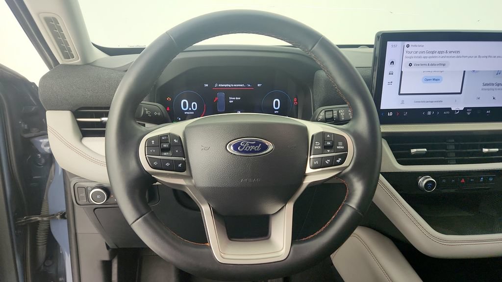 Used 2025 Ford Explorer Active w/ Active Comfort Package RWD image 17