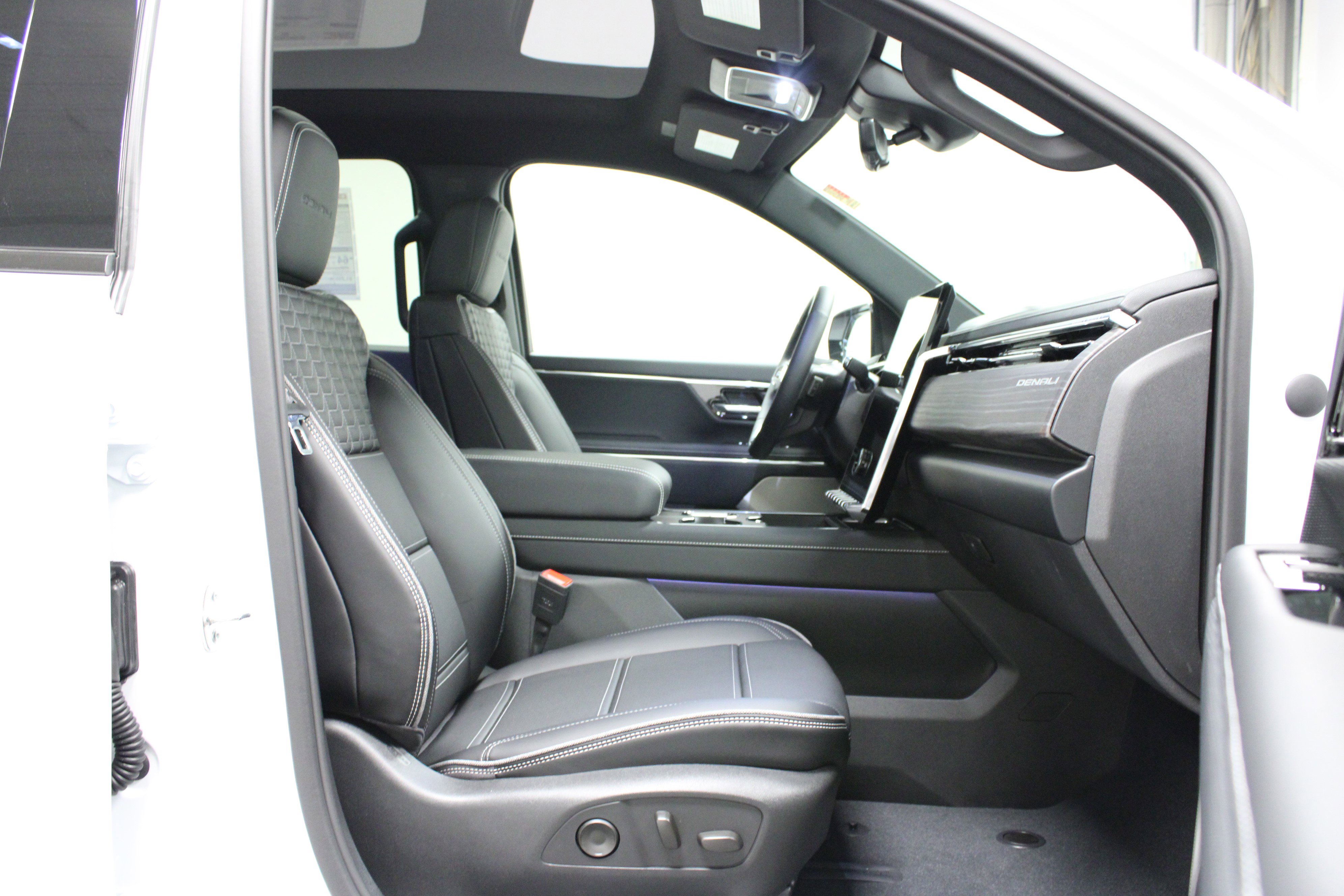 New 2025 GMC Sierra EV Denali image 17