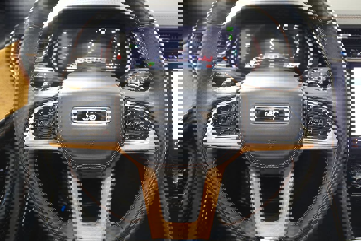 Used 2023 Jeep Grand Cherokee Summit image 49