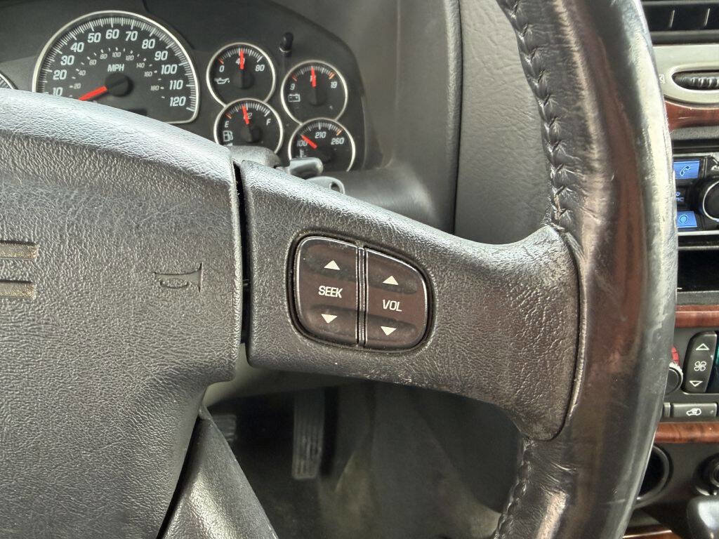 Used 2004 GMC Envoy SLT image 16