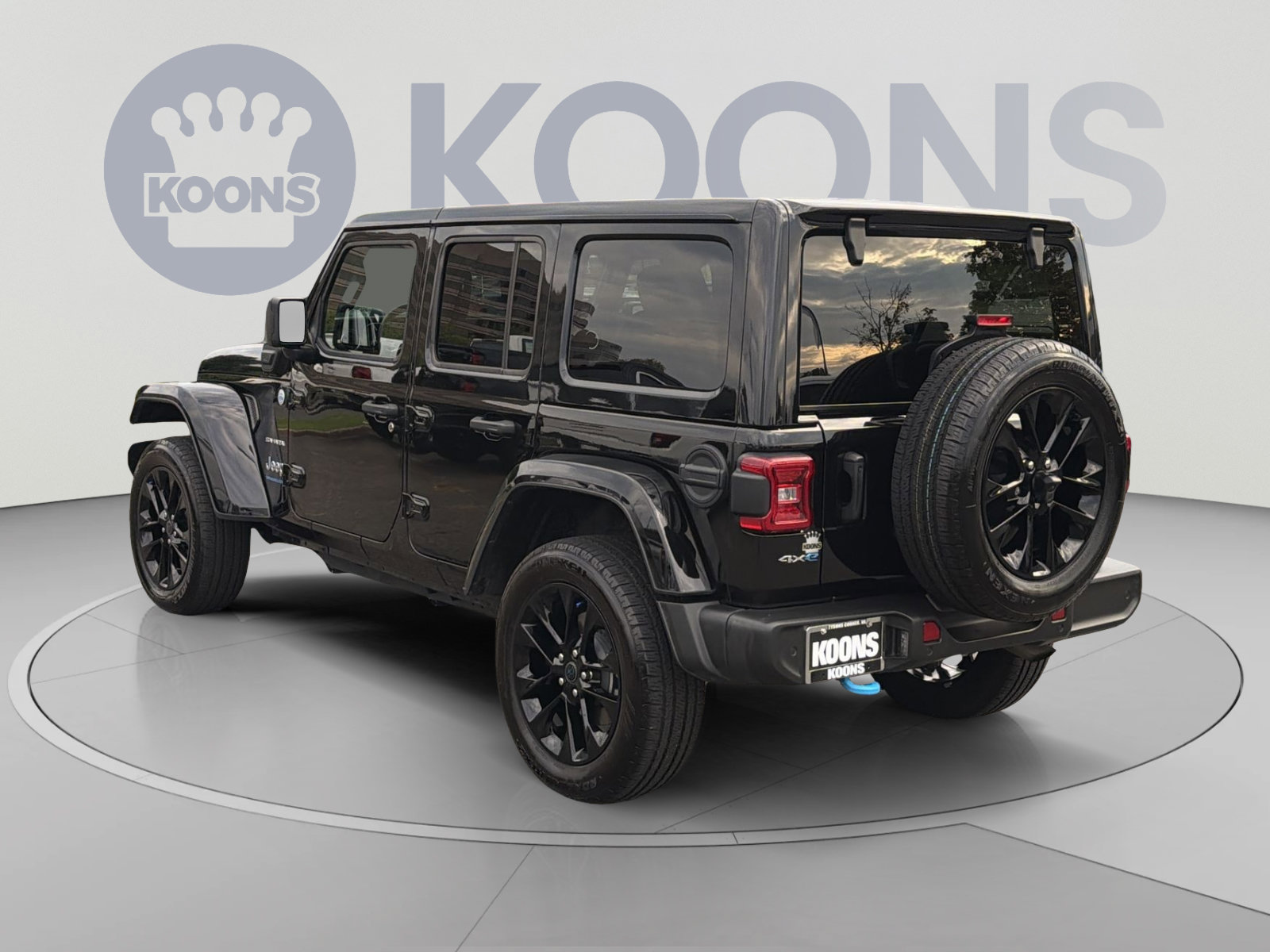 Used 2024 Jeep Wrangler Unlimited Sahara w/ Technology Group AWD/4WD image 4