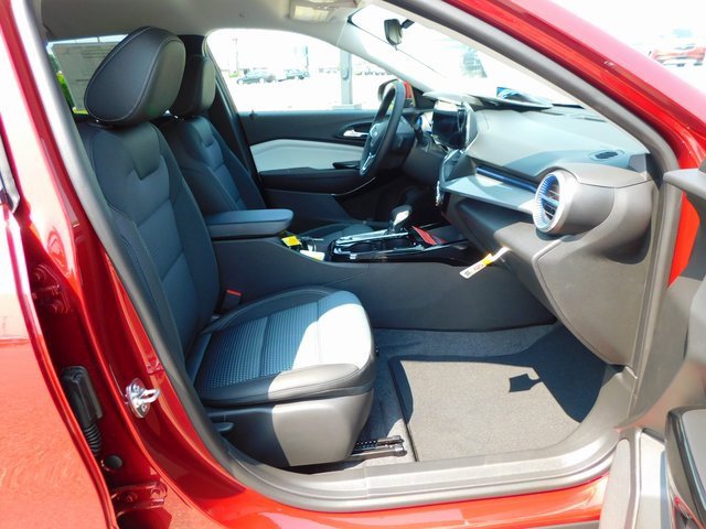 New 2025 Chevrolet Trax LT w/ Driver Confidence Package image 16