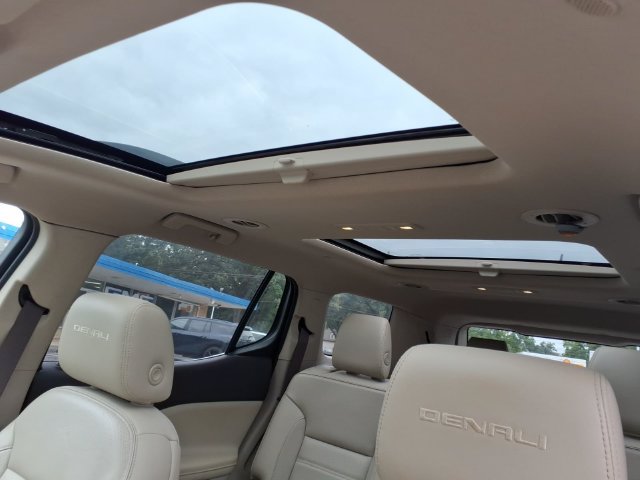 Used 2019 GMC Acadia Denali w/ Technology Package AWD/4WD image 23
