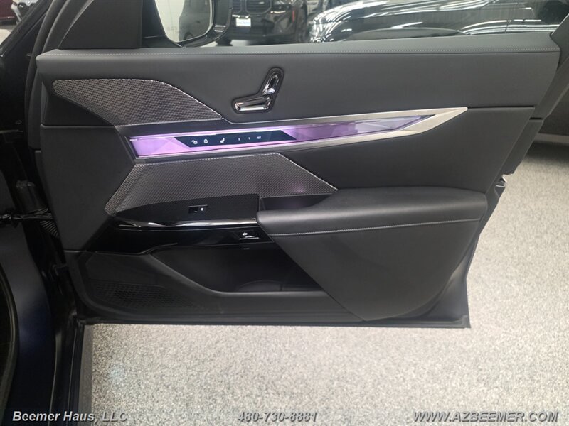 Used 2024 BMW i7 xDrive60 w/ M Sport Package RWD image 33
