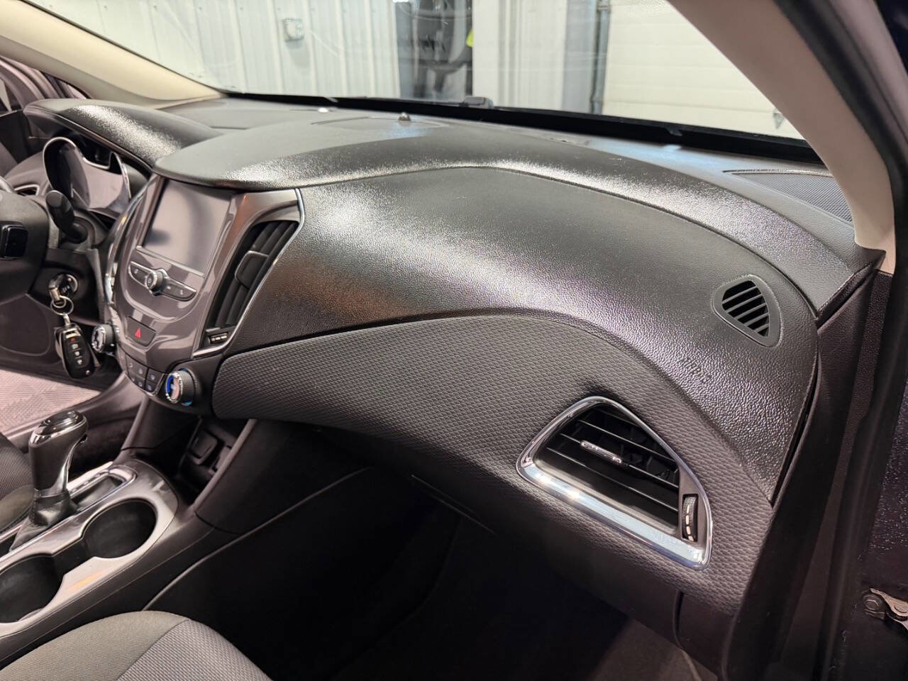 Used 2016 Chevrolet Cruze LT FWD image 11