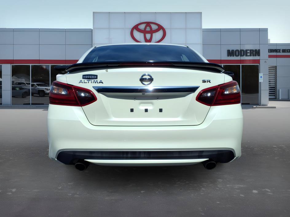 Used 2017 Nissan Altima 2.5 SR w/ Midnight Edition Package FWD image 4