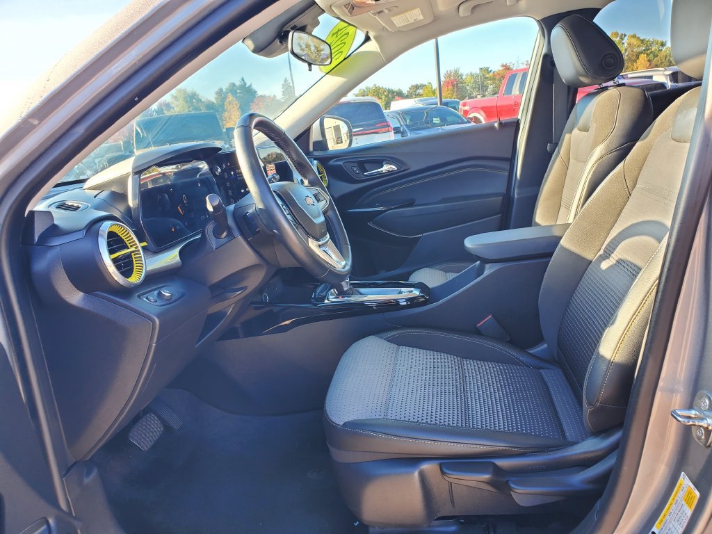 Used 2024 Chevrolet Trax LT w/ Driver Confidence Package FWD image 15