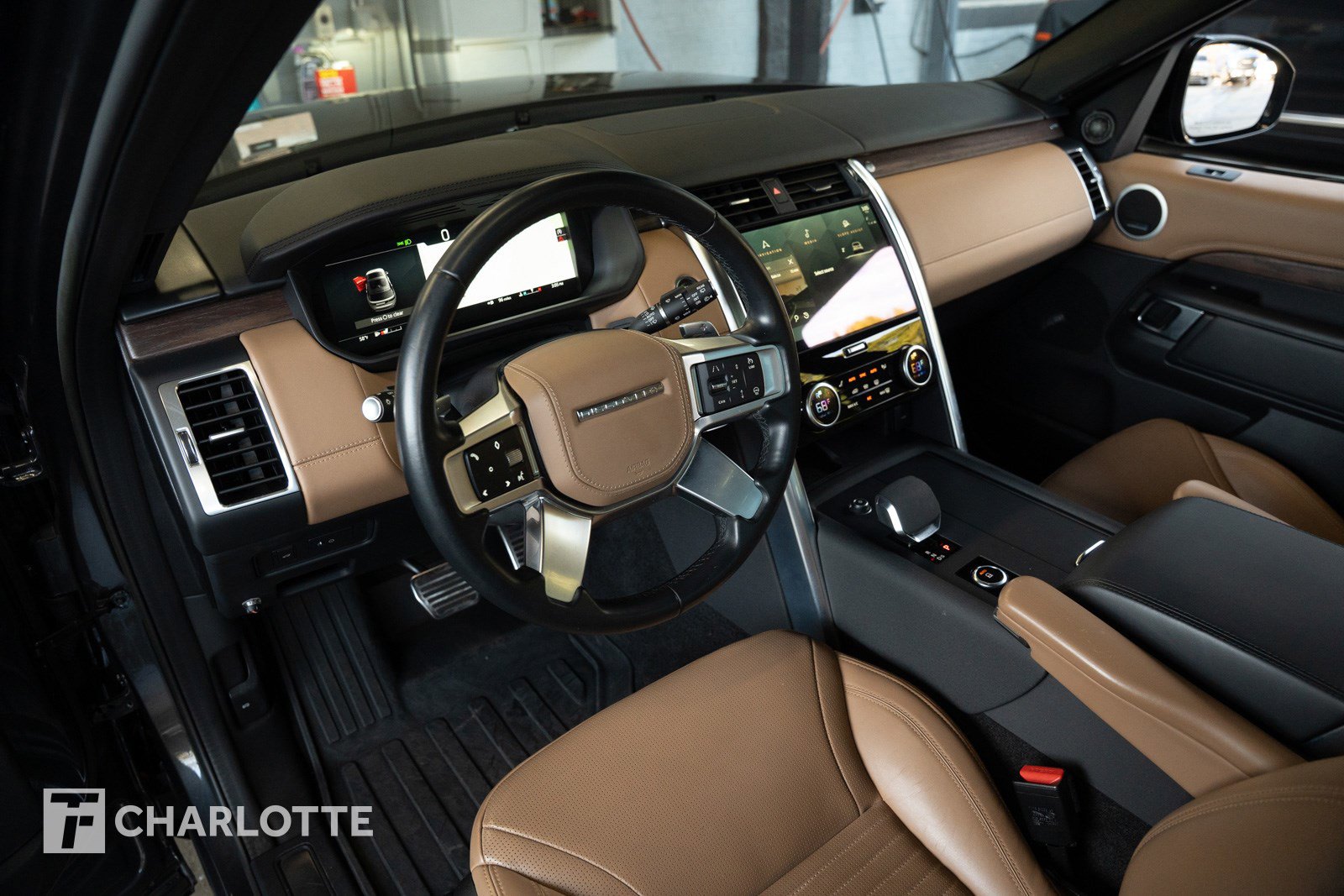 Used 2023 Land Rover Discovery HSE R-Dynamic image 16