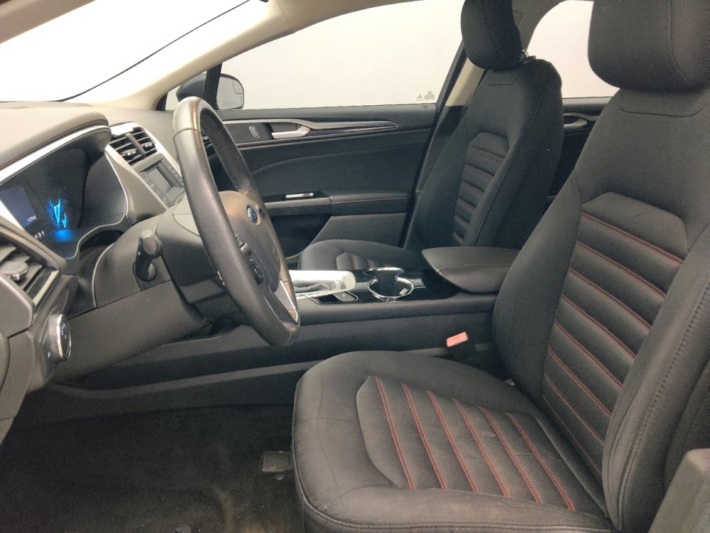 Used 2015 Ford Fusion SE w/ Equipment Group 201A FWD image 17