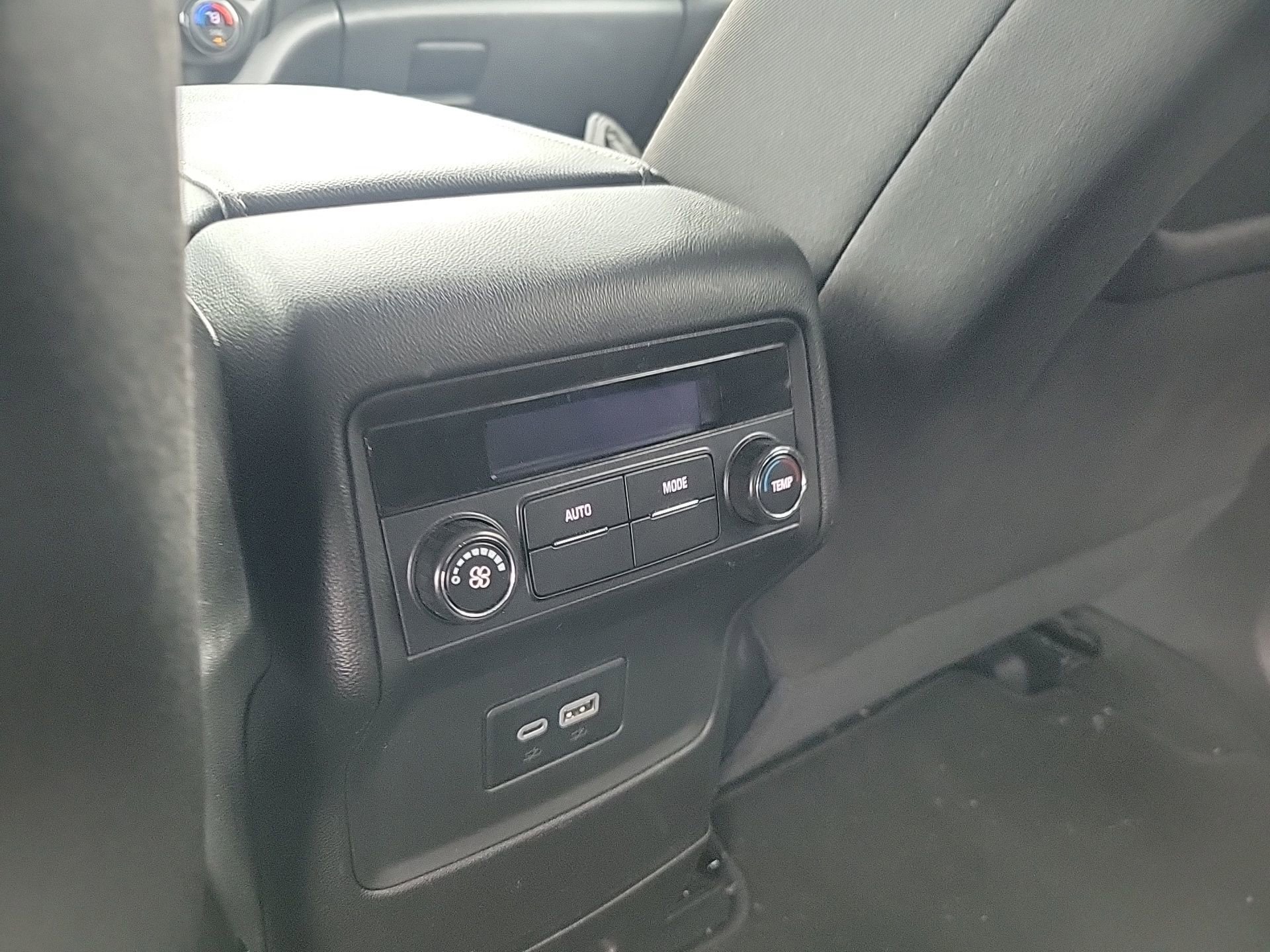 Used 2023 GMC Acadia SLE image 21