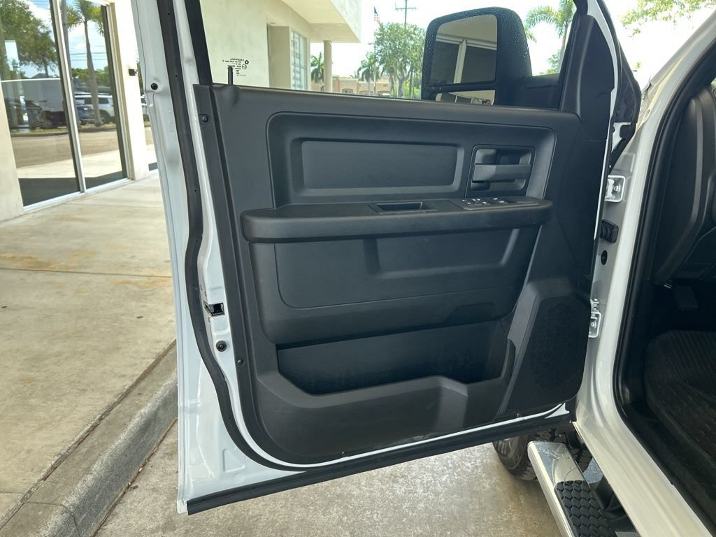 Used 2025 RAM 3500 Tradesman w/ Chrome Appearance Group AWD/4WD image 43