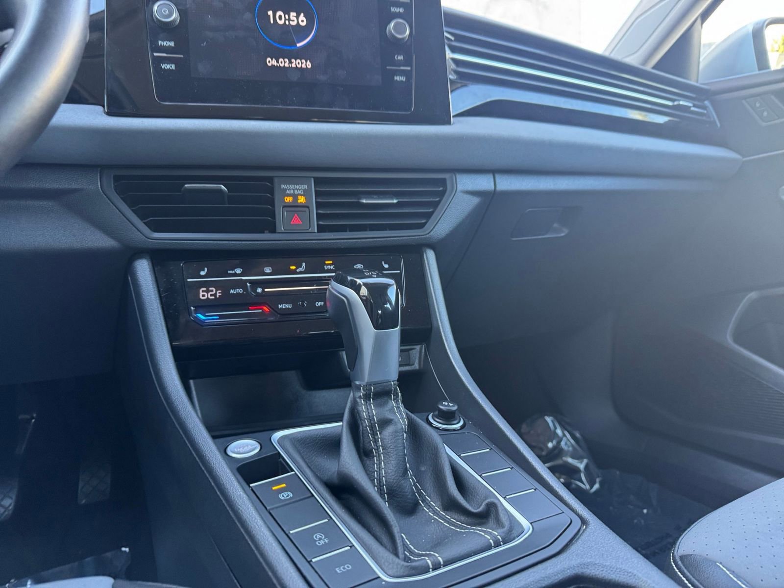 Used 2025 Volkswagen Jetta SE FWD image 41