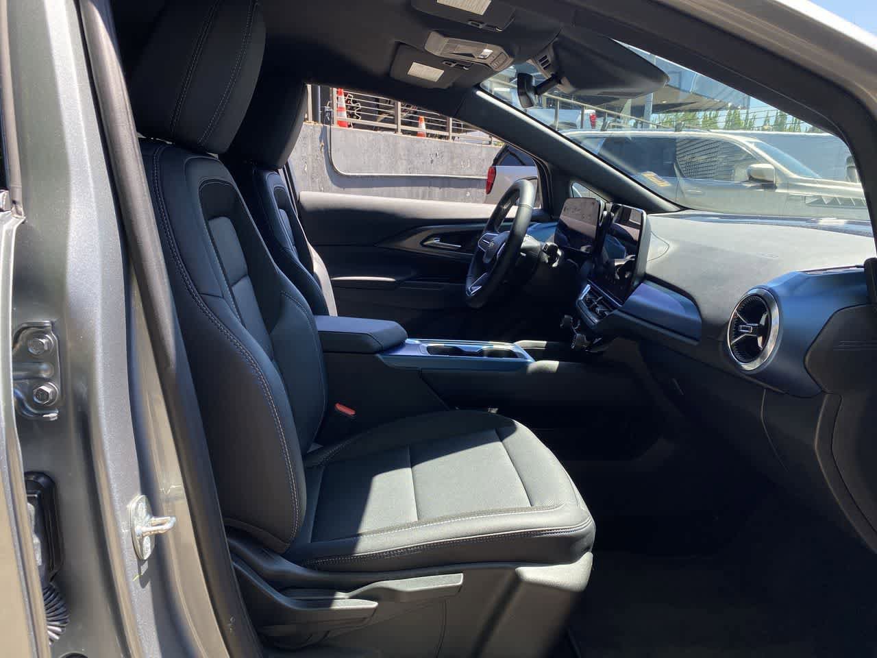 Used 2025 Chevrolet Equinox EV LT w/ Convenience Package FWD image 18